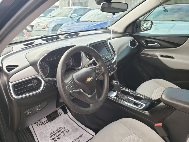 Chevrolet Equinox Vehicle Full-screen Gallery Image 03