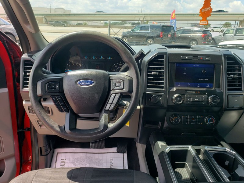 Ford F-150 Vehicle Full-screen Gallery Image 05