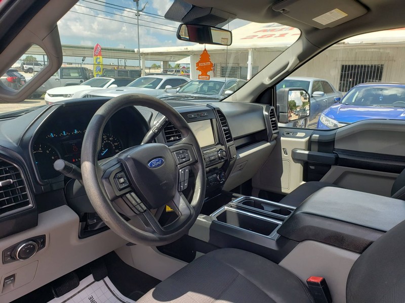 Ford F-150 Vehicle Full-screen Gallery Image 06