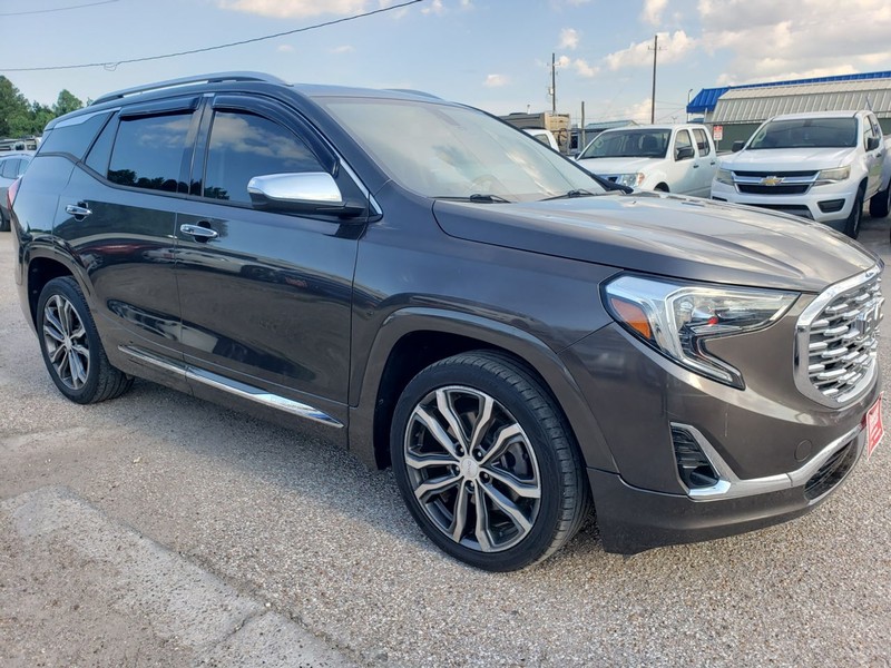 GMC Terrain Vehicle Full-screen Gallery Image 02