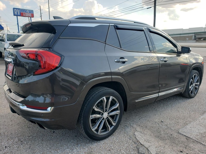 GMC Terrain Vehicle Full-screen Gallery Image 04