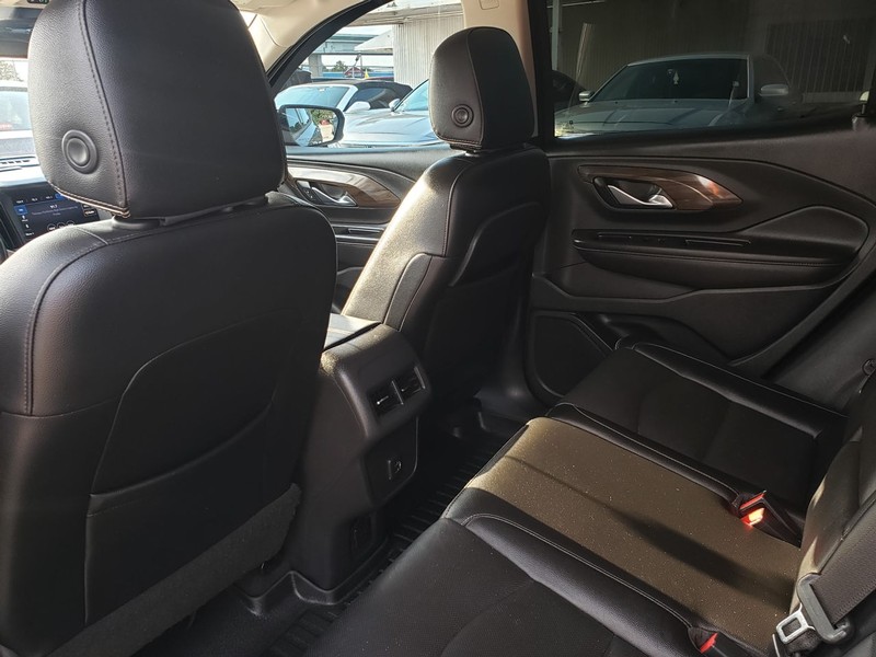 GMC Terrain Vehicle Full-screen Gallery Image 07