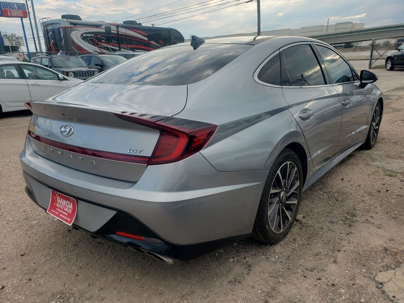 Hyundai Sonata Vehicle Full-screen Gallery Image 04