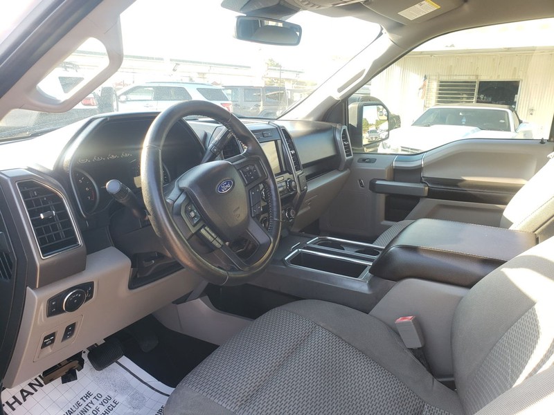 Ford F-150 Vehicle Full-screen Gallery Image 05