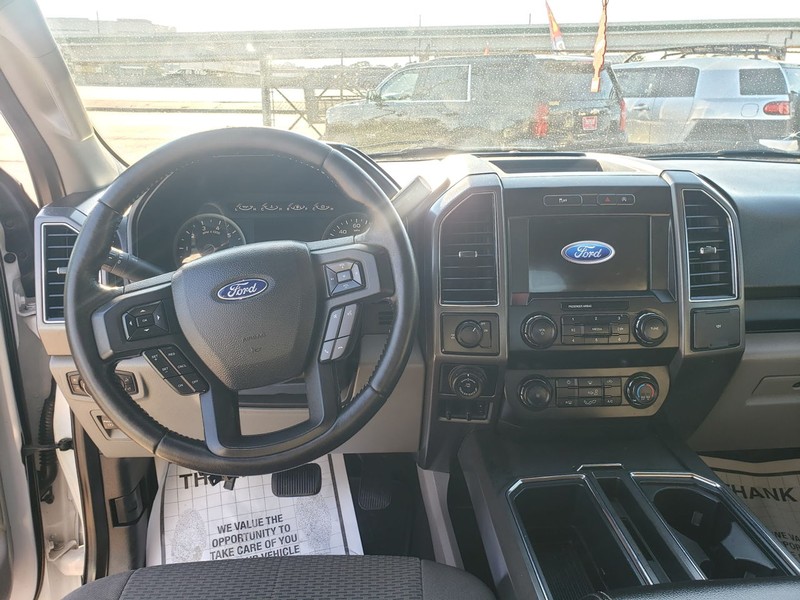 Ford F-150 Vehicle Full-screen Gallery Image 06