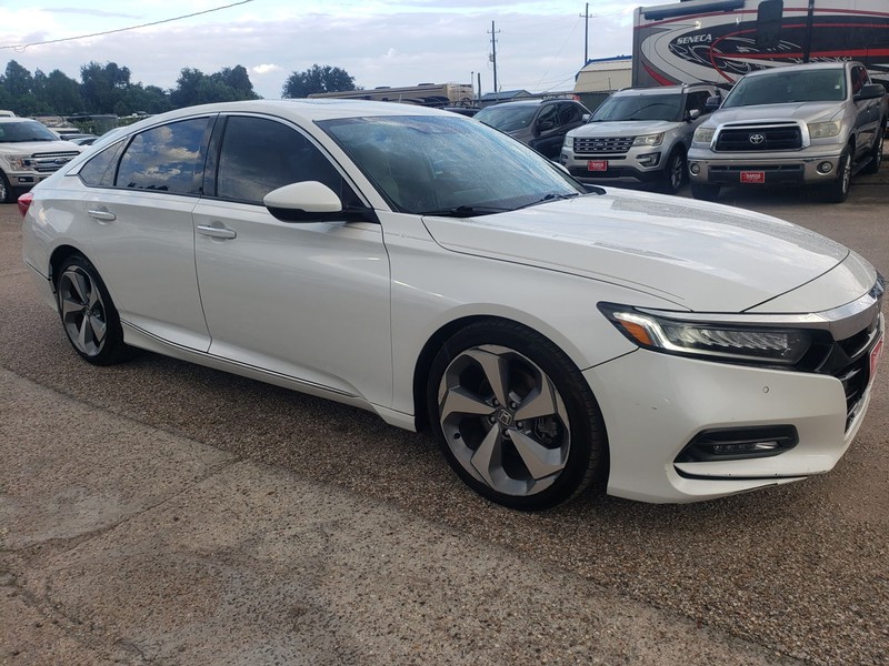 Honda Accord Sedan Vehicle Full-screen Gallery Image 02