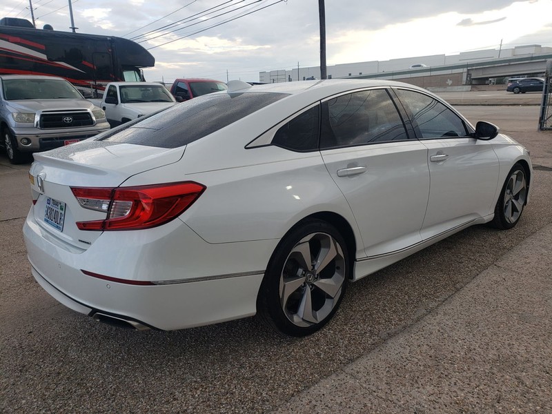 Honda Accord Sedan Vehicle Full-screen Gallery Image 03