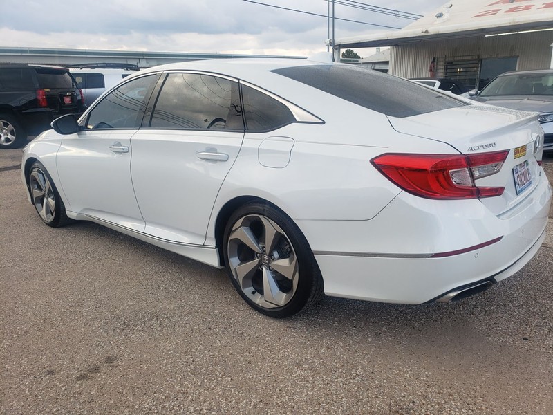 Honda Accord Sedan Vehicle Full-screen Gallery Image 04