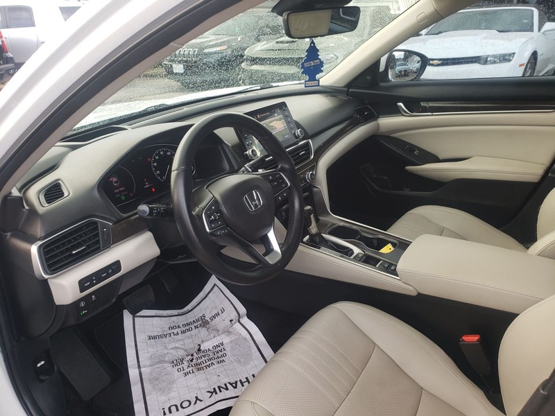 Honda Accord Sedan Vehicle Full-screen Gallery Image 05