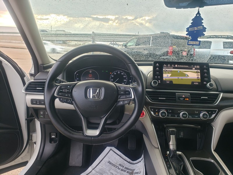 Honda Accord Sedan Vehicle Full-screen Gallery Image 06