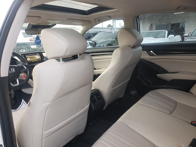 Honda Accord Sedan Vehicle Full-screen Gallery Image 07