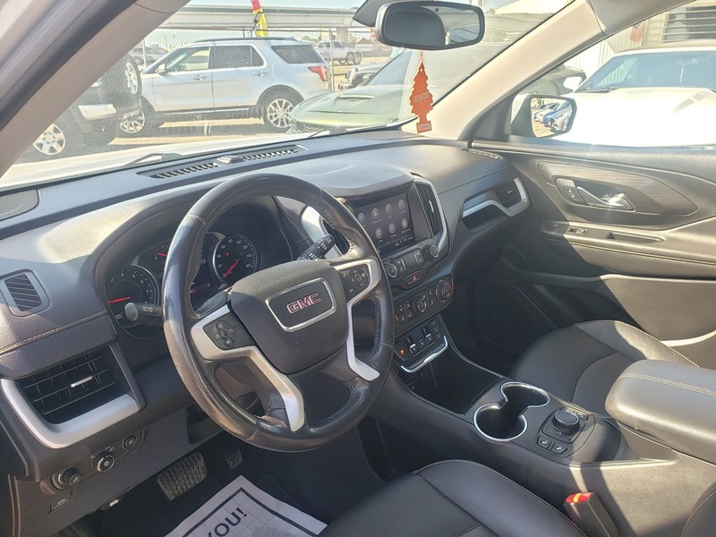GMC Terrain Vehicle Full-screen Gallery Image 06