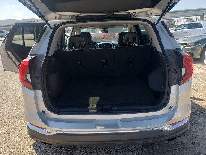 GMC Terrain Vehicle Full-screen Gallery Image 08