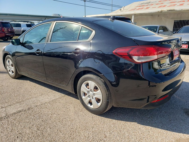 Kia Forte Vehicle Full-screen Gallery Image 03