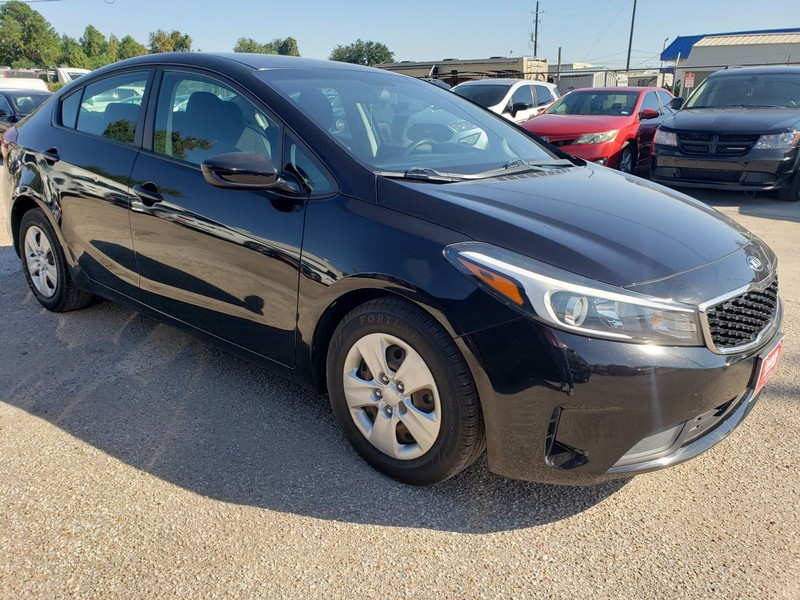 Kia Forte Vehicle Full-screen Gallery Image 04