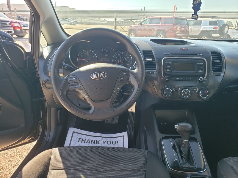 Kia Forte Vehicle Full-screen Gallery Image 05