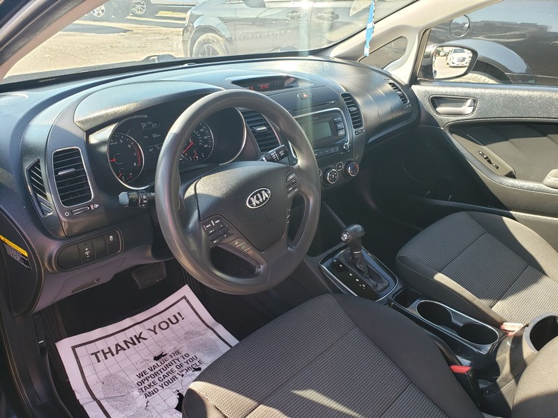 Kia Forte Vehicle Full-screen Gallery Image 06
