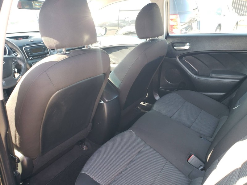 Kia Forte Vehicle Full-screen Gallery Image 07