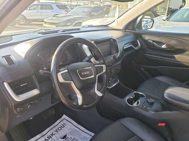GMC Terrain Vehicle Full-screen Gallery Image 06