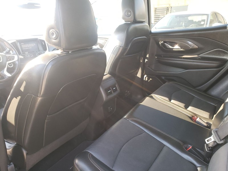 GMC Terrain Vehicle Full-screen Gallery Image 07
