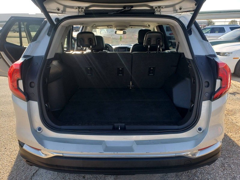 GMC Terrain Vehicle Full-screen Gallery Image 08