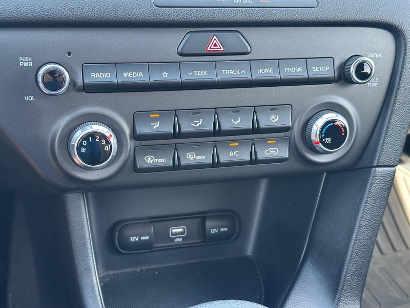Chevrolet Silverado 1500 Vehicle Full-screen Gallery Image 21