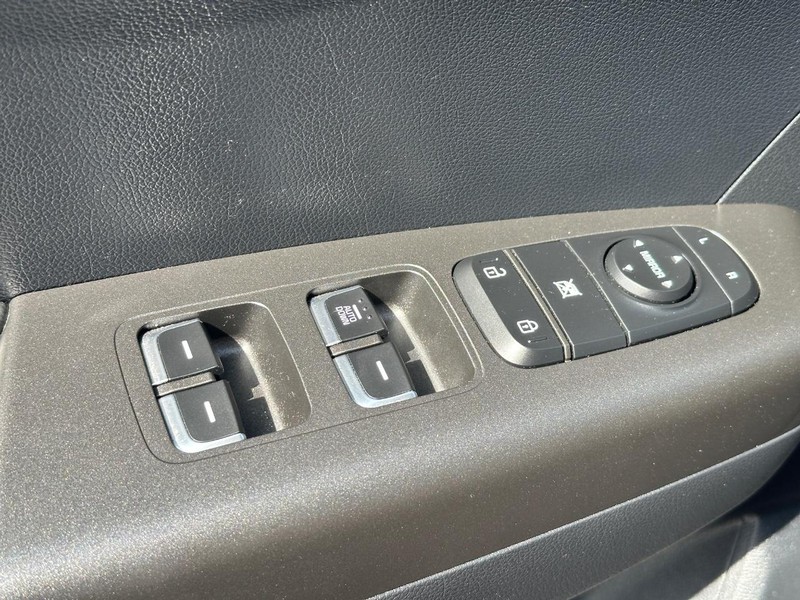 Chevrolet Silverado 1500 Vehicle Full-screen Gallery Image 26