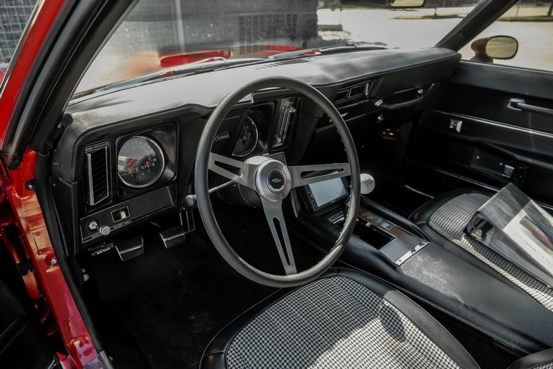 Chevrolet Camaro Vehicle Full-screen Gallery Image 03