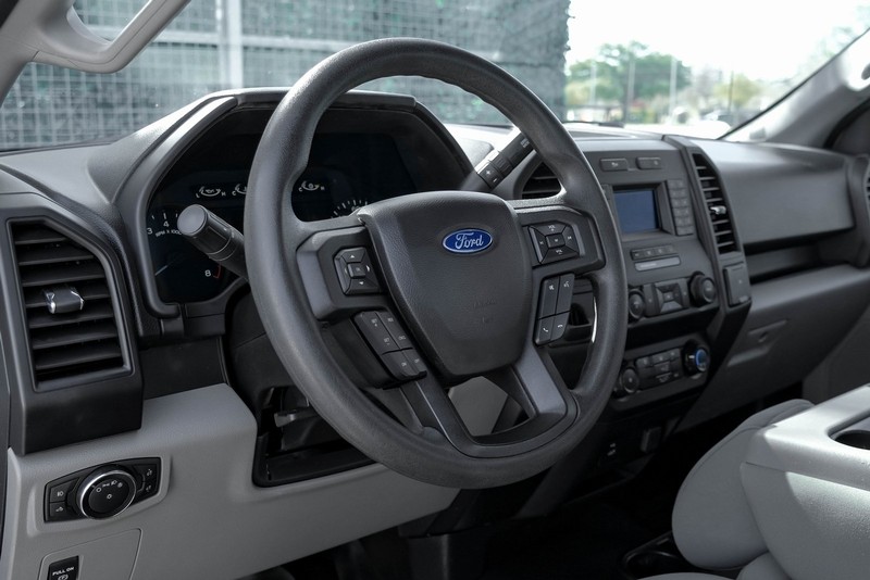 Ford F-150 Vehicle Full-screen Gallery Image 03