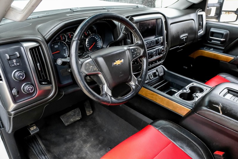 Chevrolet Silverado 3500HD Vehicle Full-screen Gallery Image 03