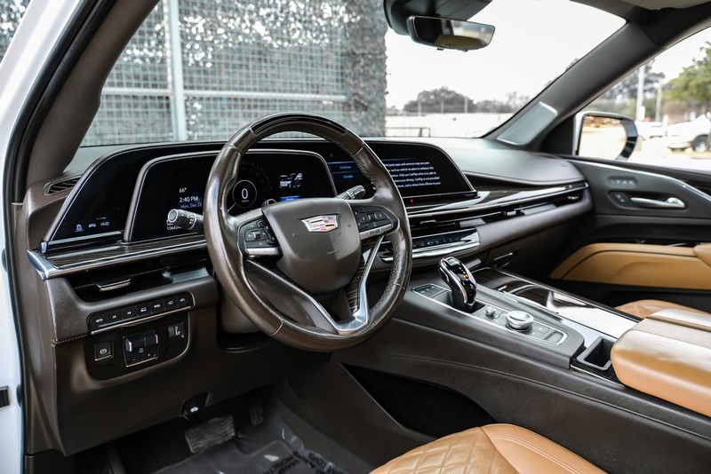 Cadillac Escalade ESV Vehicle Full-screen Gallery Image 03