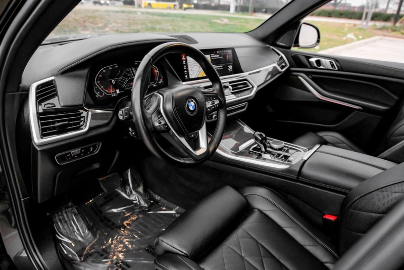 BMW X5 Vehicle Full-screen Gallery Image 03