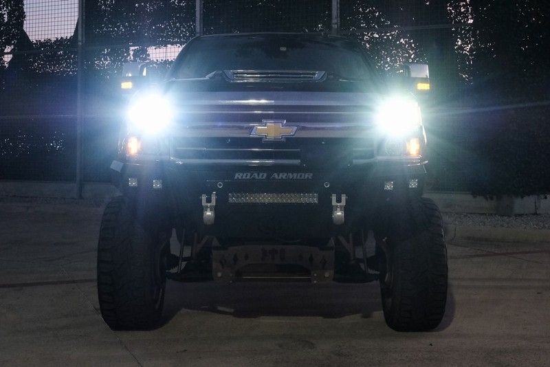 Chevrolet Silverado 2500HD Vehicle Full-screen Gallery Image 03