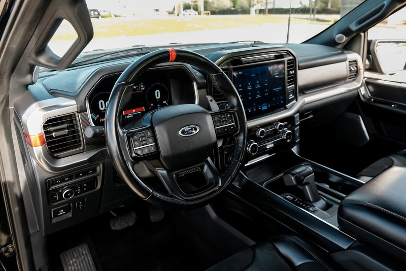 Ford F-150 Vehicle Full-screen Gallery Image 03