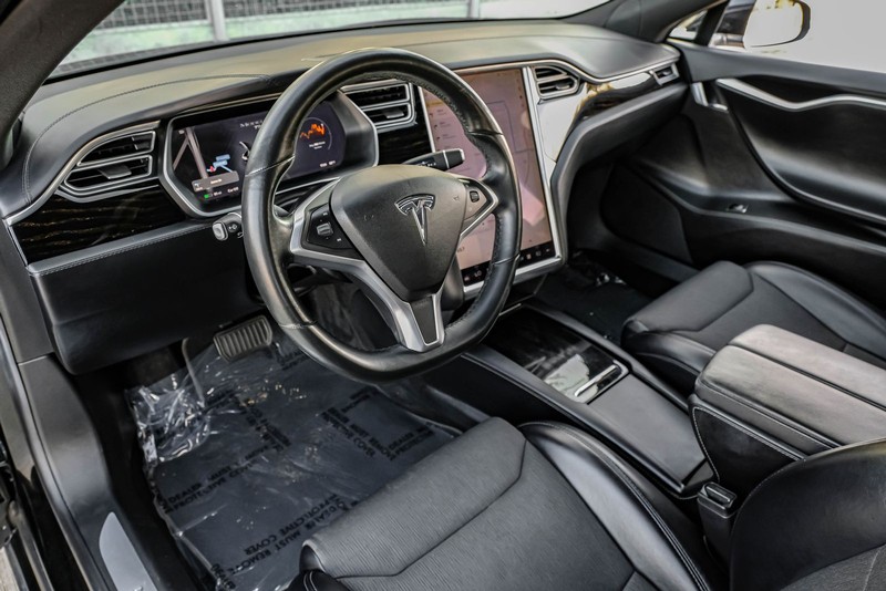 Tesla Model S Vehicle Full-screen Gallery Image 03