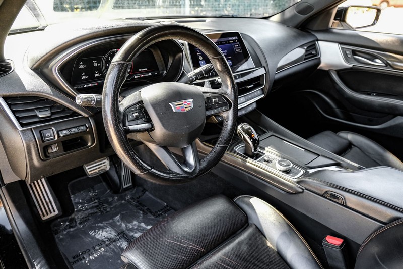 Cadillac CT5 Vehicle Full-screen Gallery Image 03