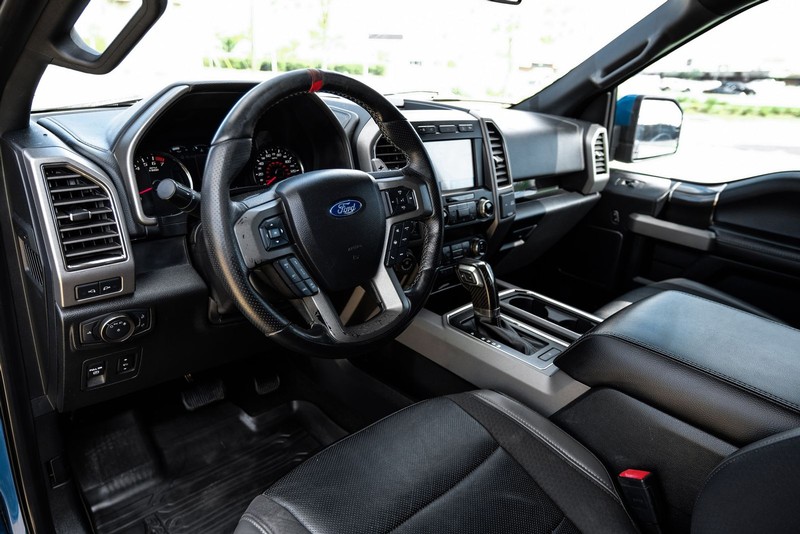 Ford F-150 Vehicle Full-screen Gallery Image 03