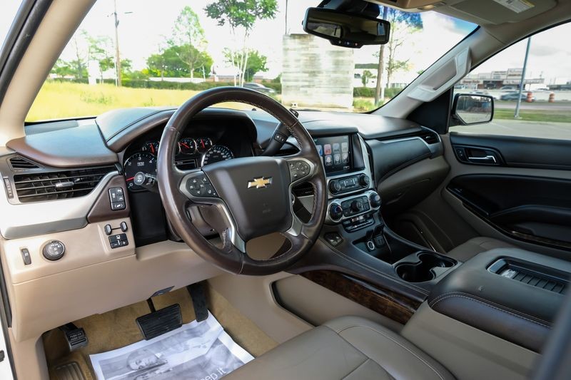 Chevrolet Tahoe Vehicle Full-screen Gallery Image 03
