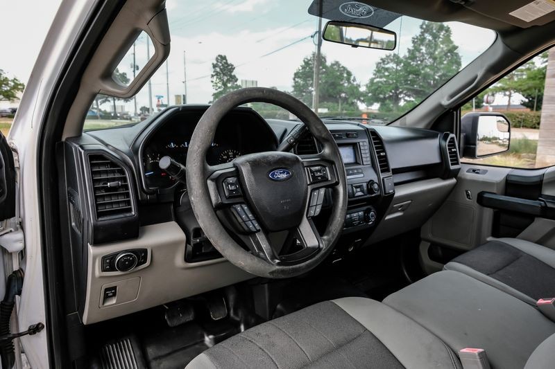 Ford F-150 Vehicle Full-screen Gallery Image 03