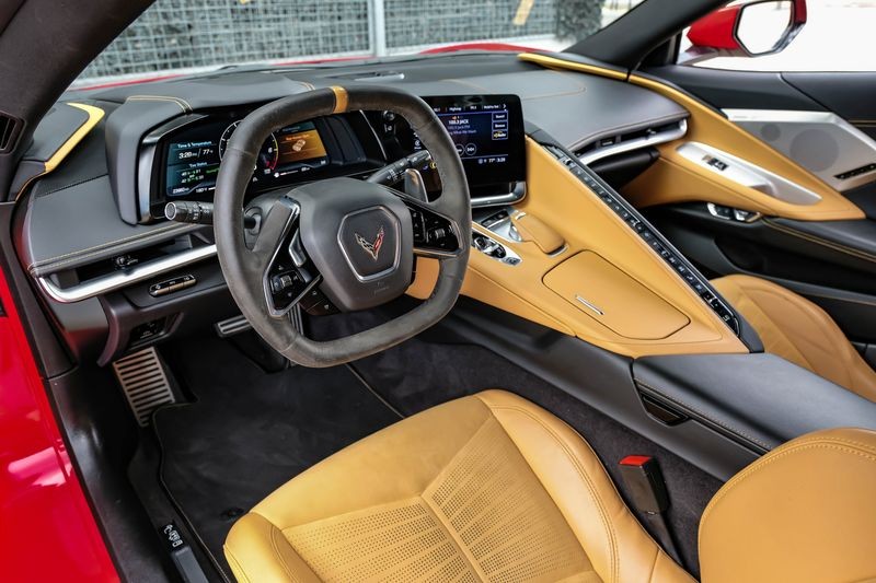 Chevrolet Corvette Vehicle Full-screen Gallery Image 03