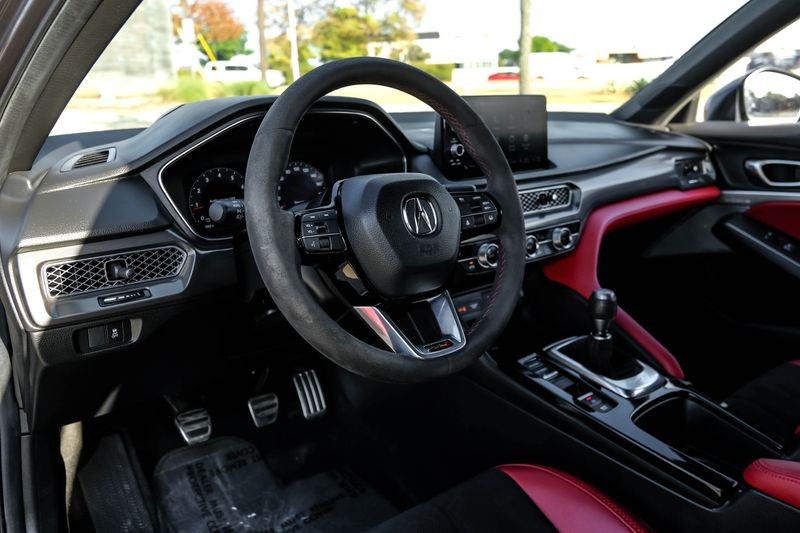 Acura Integra Vehicle Full-screen Gallery Image 03