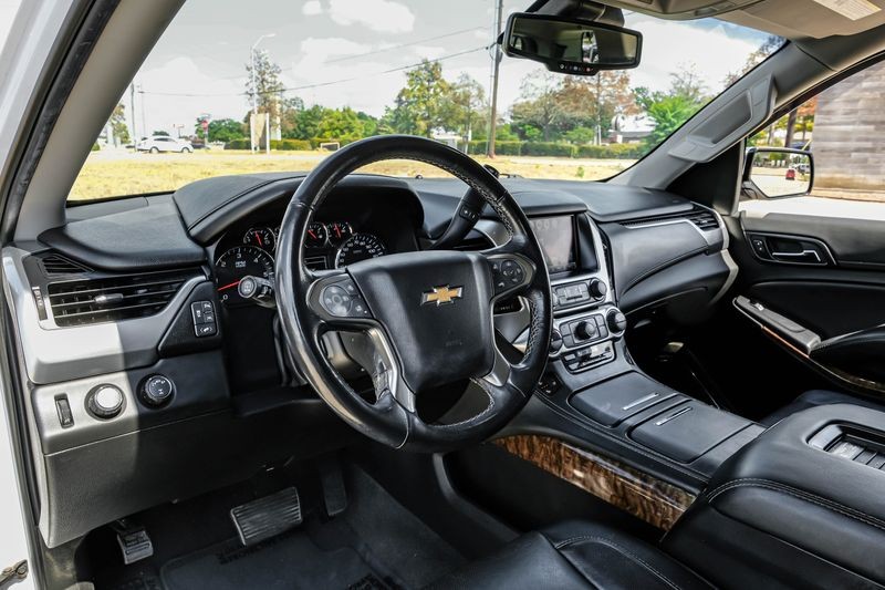 Chevrolet Tahoe Vehicle Full-screen Gallery Image 03