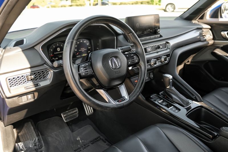 Acura Integra Vehicle Full-screen Gallery Image 03