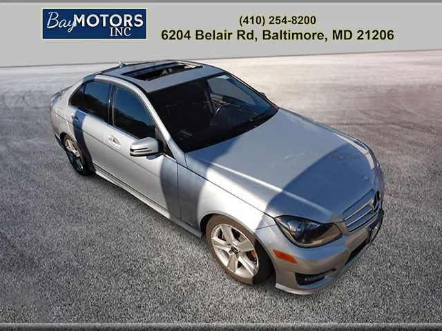 Mercedes-Benz C-Class Vehicle Full-screen Gallery Image 2