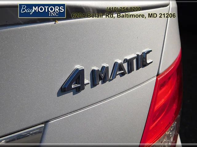 Mercedes-Benz C-Class Vehicle Full-screen Gallery Image 5