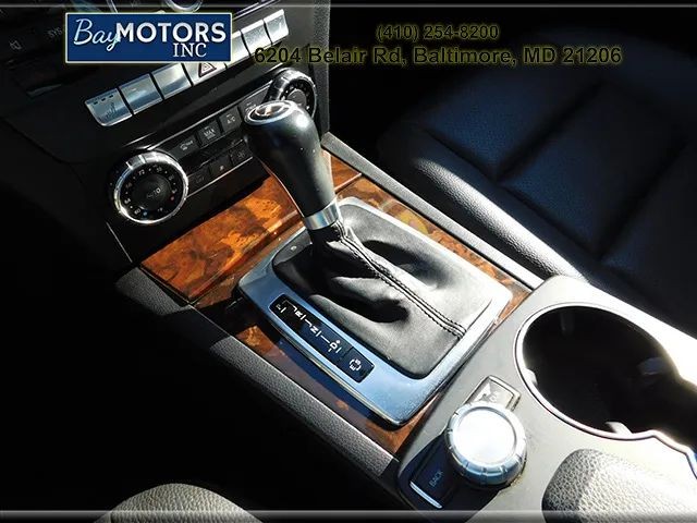 Mercedes-Benz C-Class Vehicle Full-screen Gallery Image 18