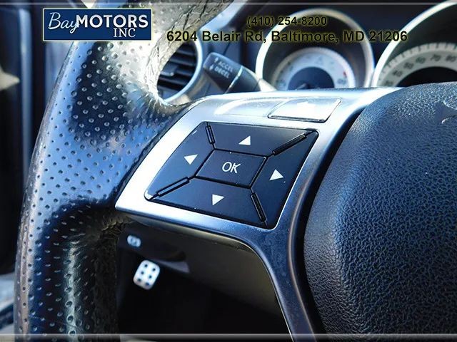 Mercedes-Benz C-Class Vehicle Full-screen Gallery Image 20