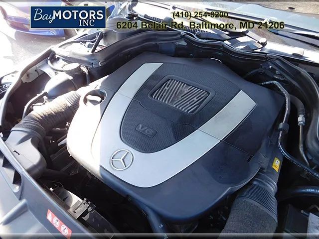 Mercedes-Benz C-Class Vehicle Full-screen Gallery Image 22