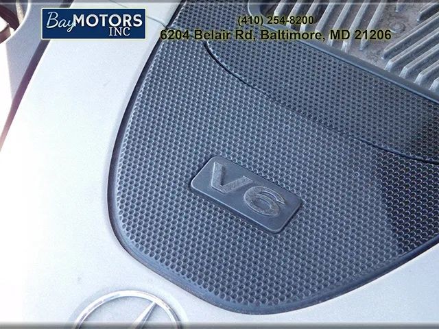 Mercedes-Benz C-Class Vehicle Full-screen Gallery Image 23