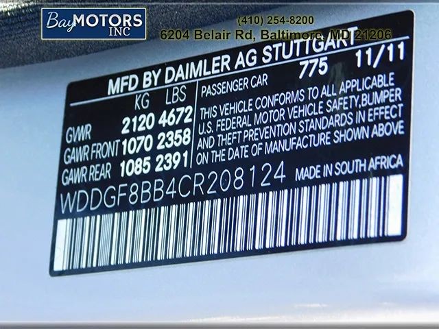 Mercedes-Benz C-Class Vehicle Full-screen Gallery Image 24